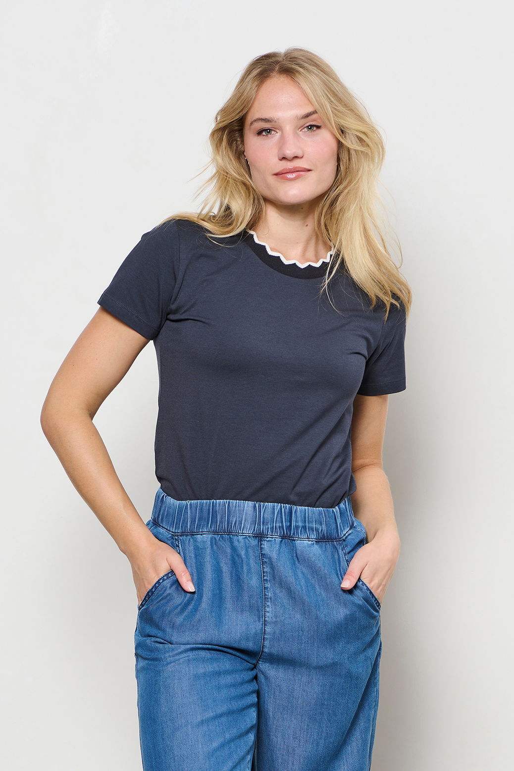 TAIA BH-Navy – Off White