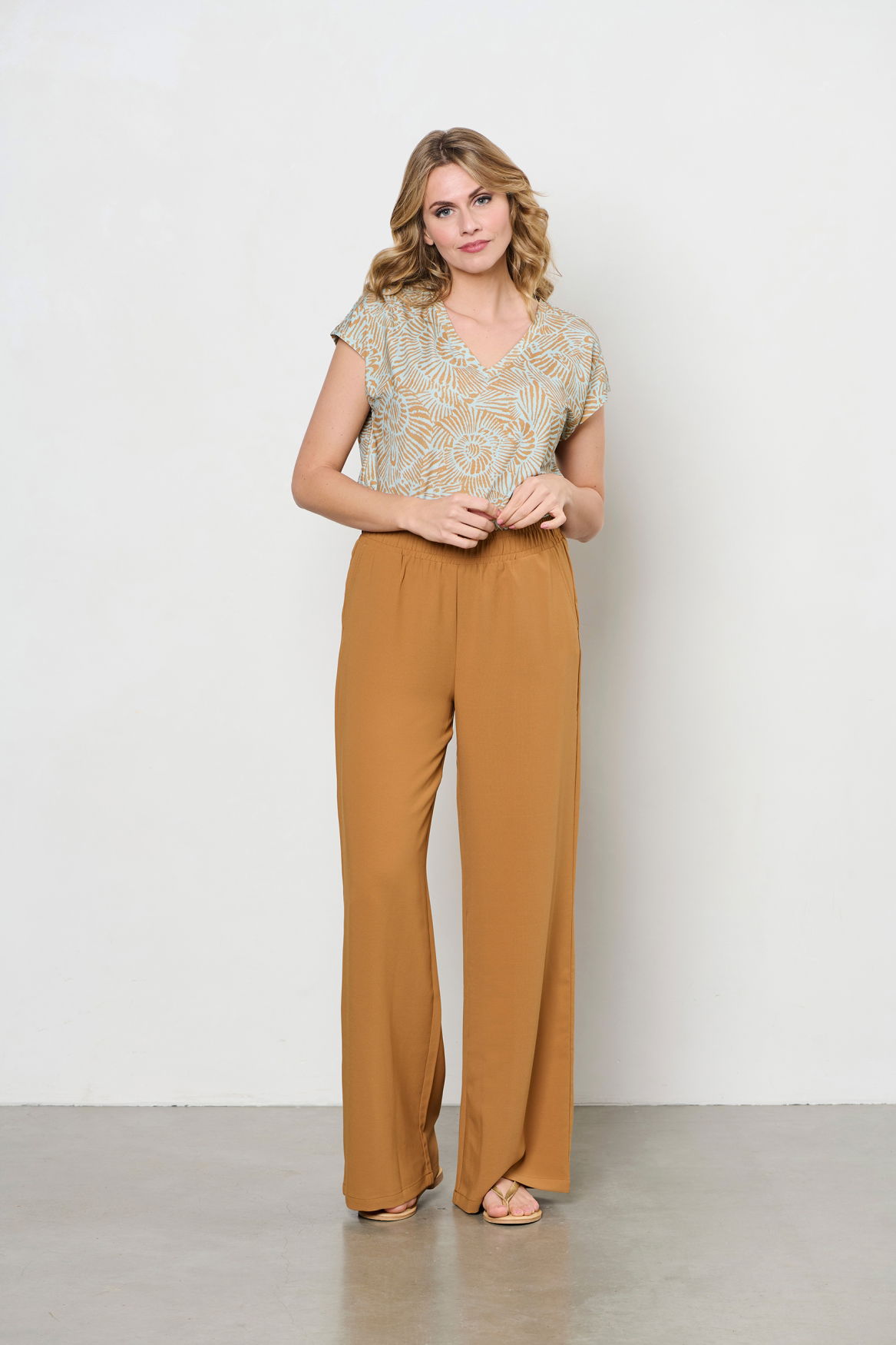 LUCIA FOSSIL FLOWER NT-Pastel Turq multi